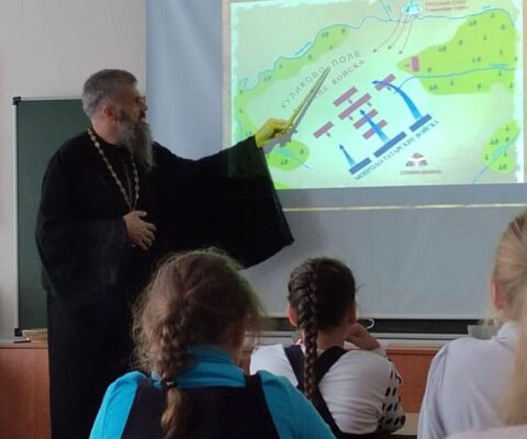 Иерей Алексей Дорохин провёл беседу для учащихся школы №38 о Куликовской битве