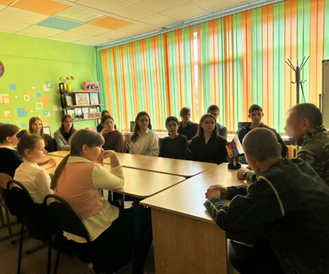 Иерей Алексей организовал встречу школьников с бойцами СВО