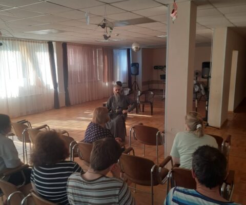 иерей Алексей Дорохин провел очередную беседу с отдыхающими в санатории «Звездный»