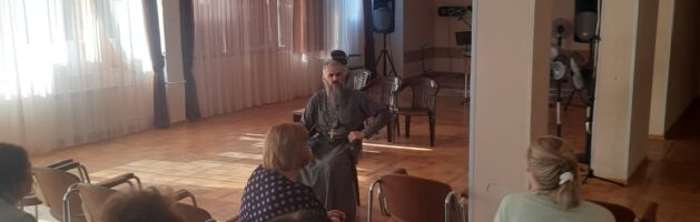 иерей Алексей Дорохин провел очередную беседу с отдыхающими в санатории «Звездный»