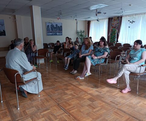 Иерей Алексий Дорохин провёл новую встречу с отдыхающими в санатории «Звездный»