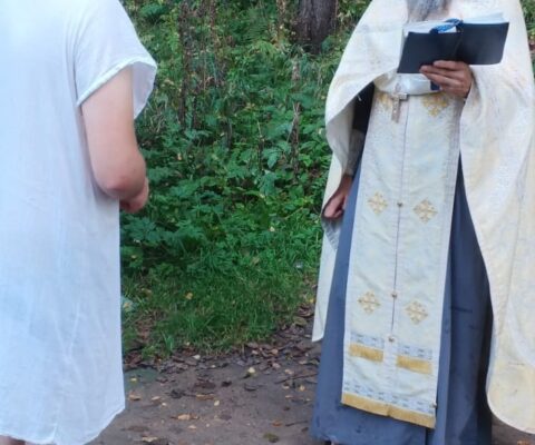Иерей Алексей Дорохин совершил Таинство Крещения р.б. воина Иоанна на святом источнике