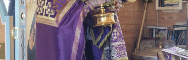 Богослужение в Неделю Крестопоклонную