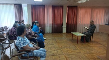 Очередную беседу с отдыхающими в санатории «Звездный провёл иерей Алексей Дорохин